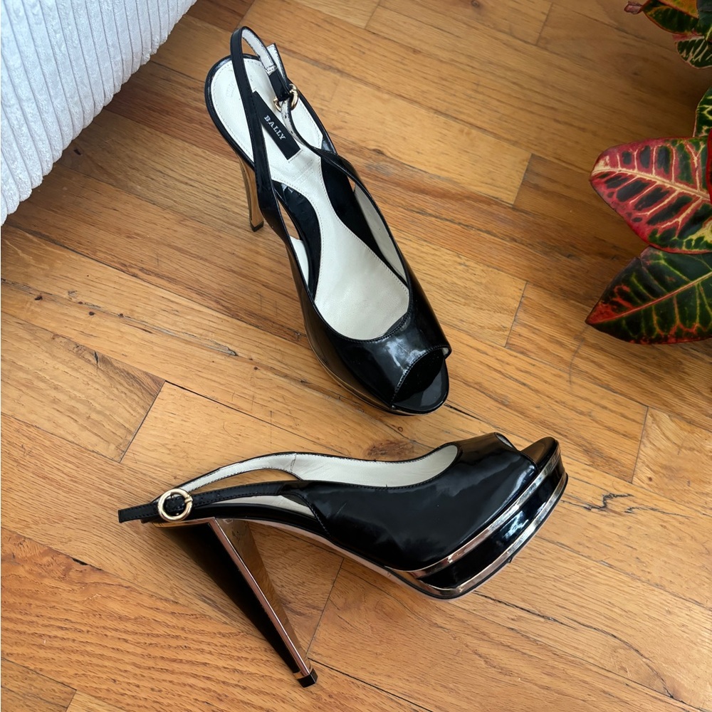 vintage Bally patent leather heels - Picture 4 of 7
